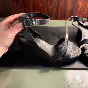 CROCS Black Patterned Wedge Sandals